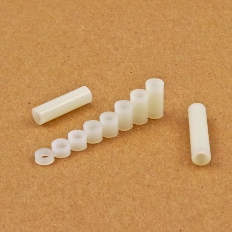 3,4x6x15 : Entretoise pour vis M3 longueur 15 mm en plastique, tubulaire lisse