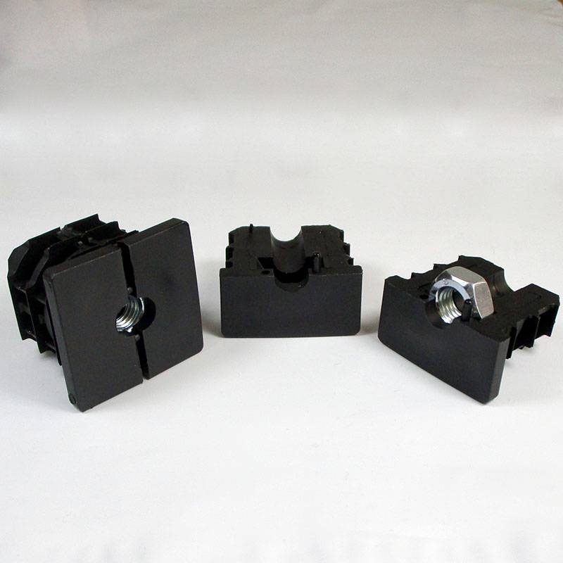 Tappo Quadro di Plastica NERO per Tubolari 40 x 40 mm con Filettatura in Metallo diam. 10 mm (M10) 10 mm (M10) - ajile