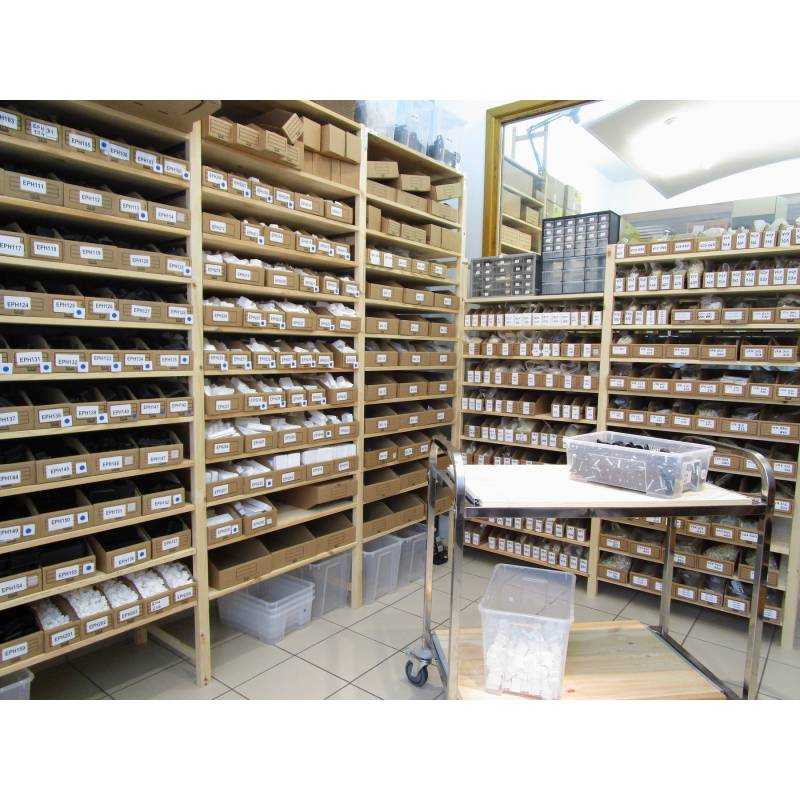 Embout plastique rond pour tube diam. EXTÉRIEUR 20 mm avec trou fileté diam. 10 mm (M10)